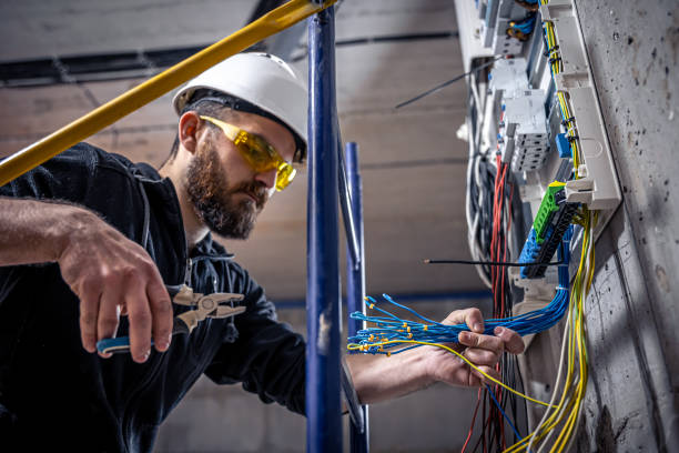 Best Affordable Emergency Electrician  in Universal City, TX